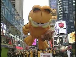 CU ZO WS Garfield parade balloon on Thanksgiving Day parade, New York City, New York, USA Stock Footage