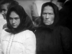 B/W 1900s PORTRAIT 2 solemn immigrant women in babushkas / NYC / newsreel Stock Footage