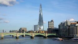 Thamse with London Skyline Stock Footage