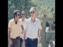 SYND 30 9 76 PERES MEETS LEBANESE CROSSING BORDER AND SPEAKS TO PRESS News Clip