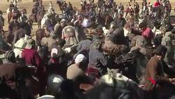 VOICED : El buzkashi un juego de guerra solo para hombres en Afganistan News Clip