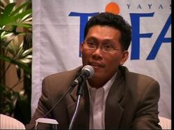 Frontrunner forecasts victory after early results Instructional Video