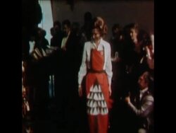 SYND 16 12 75 PRESIDENT'S WIFE MRS FORD WITH CHRISTMAS TREE Instructional Video