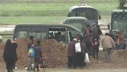 CLEAN : Mosul families go against the tide to return home News Clip