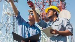 HD DOLLY : Senior engineer discussion with team at telecommunication tower site Stock Footage