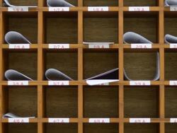 paning parallel locker Stock Footage