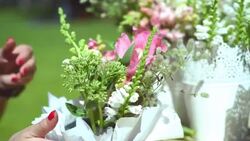 creating a bouquet Stock Footage