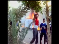 Hundreds of anti-government protestors gathered outside a police station and set fire to a government owned vehicle in Yemen's seaport city Aden on Friday. Several police officers watched on but didn't intervene in the protest. (Feb. 19) News Clip