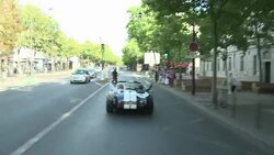 CLEAN : Hundreds of classic cars cross Paris News Clip