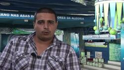 VOICED: Rocinha, paz con carnaval News Clip