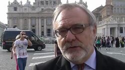 VOICED : Suspendido obispo despilfarrador News Clip