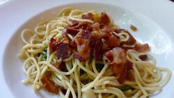 spaghetti with cripy bacon Stock Footage