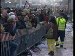Thousands queuing overnight in cold, blankets handed out News Clip