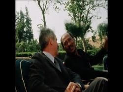 SYND 12 8 77 US SECRETARY OF STATE MEETS  PRESIDENT SADAT IN ALEXANDRIA News Clip