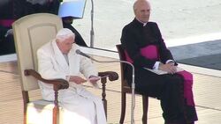 CLEAN : Thousands turn out as Pope News Clip