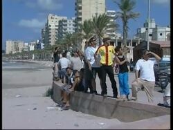 WRAP Italian troops begin arriving in Tyre, soundbites, Lebanese welcome News Clip