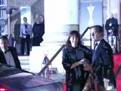 The Camerons Arrive for the Millie Awards News Clip