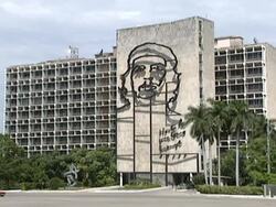 Metal Scupture Of Che Guevara On Building. Stock Footage