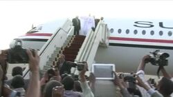CLEAN : Sudans Bashir arrives in Khartoum from S Africa: AFP News Clip
