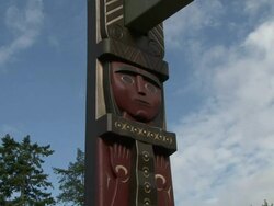 MS ZI View of tomtem pole in stanley park / Vancouver, British Columbia, Canada Stock Footage