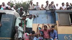 Bangladeshi people start traveling home for Eid Al Adha Stock Footage