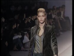 Linda Evangelista back after six year break News Clip