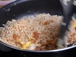 cook Yaki soba Stock Footage