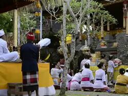 MS Hindu ceremony with worshipers in Pura Dalem Puri temple / Ubud, Bali, Indonesia Stock Footage