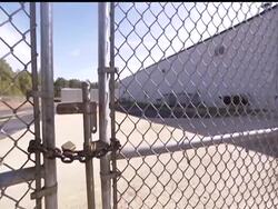 As the clock ticks down to the South Carolina primary Saturday, economic woes and a splintered conservative movement may pave the way for a Romney victory.  The AP's Kelly Daschle reports. News Clip