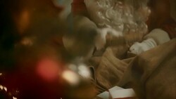 Santa Clause brings presents to familys house Stock Footage