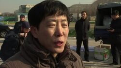 North Korean dissidents distribute propaganda leaflets near the border News Clip