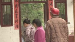 CLEAN : Rescuers in China scrabble to find quake News Clip