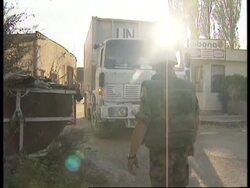 BOSNIA: FRENCH UN TROOPS ESCORT AID CONVOY TO SARAJEVO: News Clip