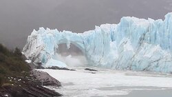 CLEAN : Ice arch collapse caught on film in Patagonia News Clip