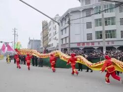 MS TS Villagers performing dragon dance in traditional festive folk celebration or carnival during chinese spring festival AUDIO / xi'an, shaanxi, china Stock Footage