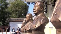CLEAN : Russia unveils controversial Stalin bust News Clip