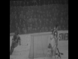 SYND 2 2 68 CANADIAN ICE HOCKEY TEAM BEATEN BY 2-1 CZECHS News Clip
