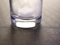 Effervescent pill dissolving in water. Stock Footage