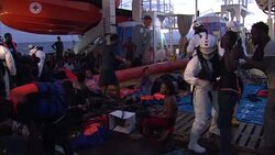 MOAS rescue migrants from the Mediterranean - Night rescue News Clip