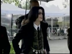 Singer arrives for ongoing trial Instructional Video