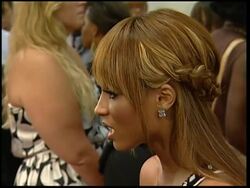 Celebs from the music and fashion world on the red carpet News Clip