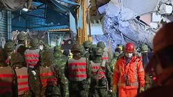 CLEAN : Fourteen dead 150 missing after Taiwan quake fells buildings News Clip
