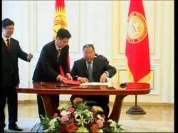 WRAP Crowds in  main square, ADDS signing of the constitution News Clip