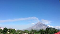 Timelapse video of Philippines' volcano spewing lava Instructional Video