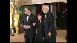 NEW Actor Alec Baldwin booted off flight Instructional Video