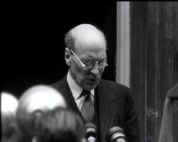 BIG HEADLINES IN THE HOME NEWS News Clip