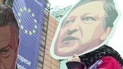CLEAN : Demo against Barroso hire at Goldman Sachs News Clip