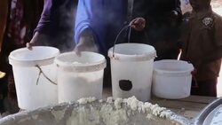 ONLY ON AP Drought, hunger push Somalis to flee Instructional Video