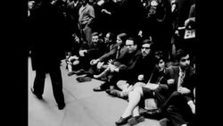 CAN904 PROTESTERS OUTSIDE CHICAGO BANK Instructional Video