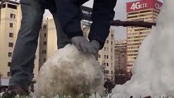 CLEAN : Snowman and snow ball fights in Santiago de Chile News Clip